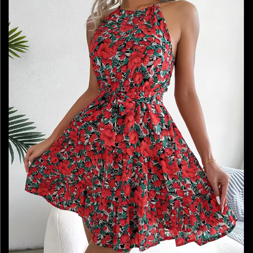 🌺 Flirty floral Halter Dress - Picture 2 of 6